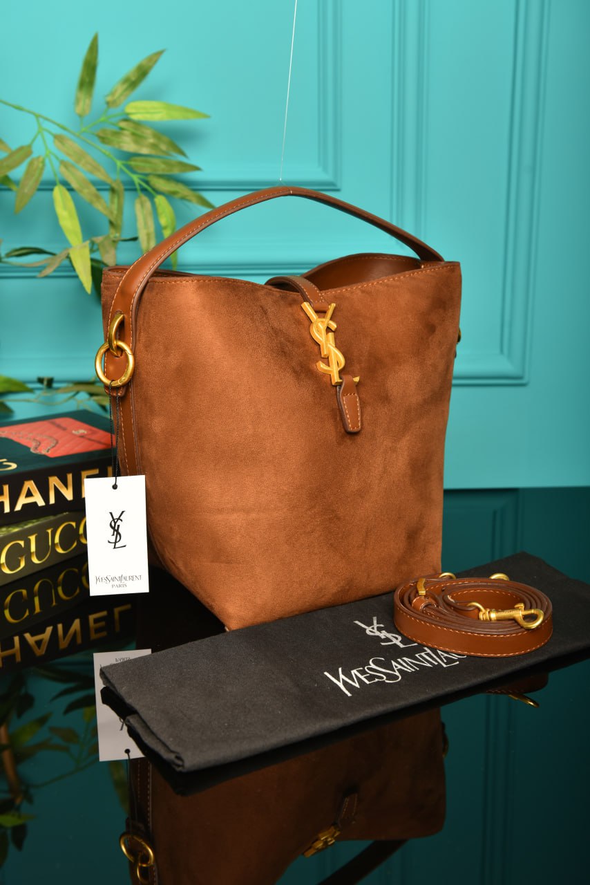 Le 37 in Shiny Suede